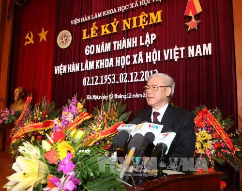 អគ្គលេខាបក្ស Nguyen Phu Trong អញ្ជើញចូលរួមពិធីរំលឹកខួបអនុស្សាវរី៍យ៍លើកទី៦០នៃទិវាបង្កើតបណ្ឌិតសភាវិទ្យ